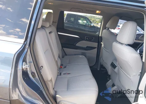 2019 Toyota Highlander Le z USA, uszkodzony, nr VIN 5TDBZRFH0KS745749